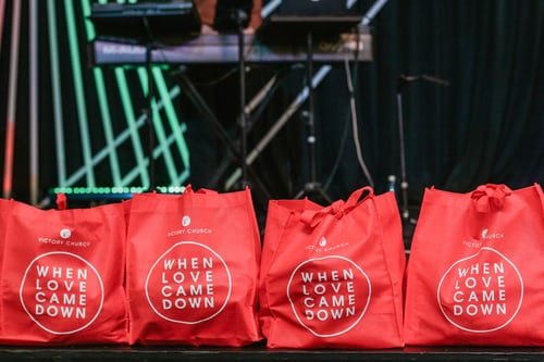 manfaat membuat souvenir di antaranya sebagai media promosi