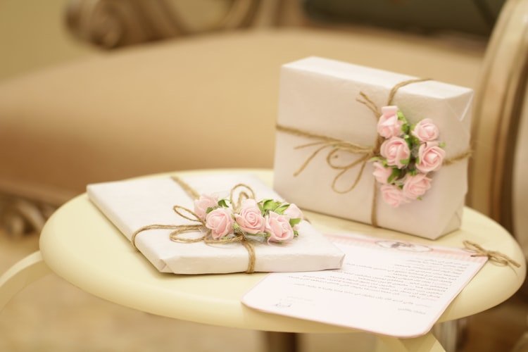 Sebentar Lagi Wedding Anniversary? Ini 9 Hadiah Anti Mainstream untuk Pasangan Anda
