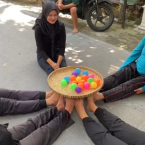 lomba mengeluarkan bola menggunakan ujung kaki, lomba mnegeluarkan bola