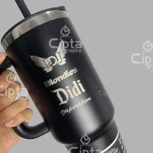 tumbler grafir laser gambar